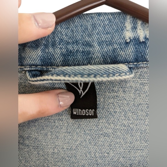 Windsor Distressed Light Wash Denim Jacket Size M - Picture 7 of 14